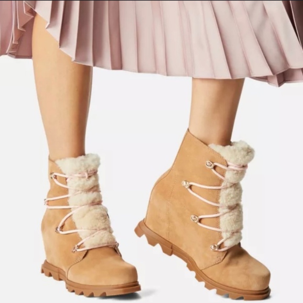 SOREL Ankle Booties Joan of Artic Wedge III Lace Cozy Boots Beige Suede Sz 6 1/2